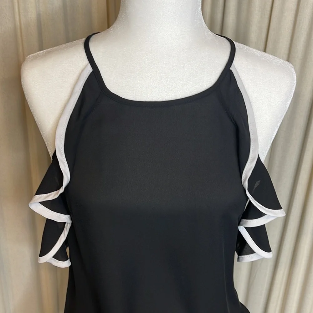 ❗️SOLD❗️EUC- COLD SHOULDER BLACK & WHITE RUFFLE BLOUSE SIZE SMALL - Picture 10 of 11